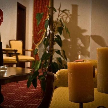 Hotel Maryo プロイェシュティ エクステリア 写真
