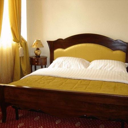 Hotel Maryo プロイェシュティ エクステリア 写真
