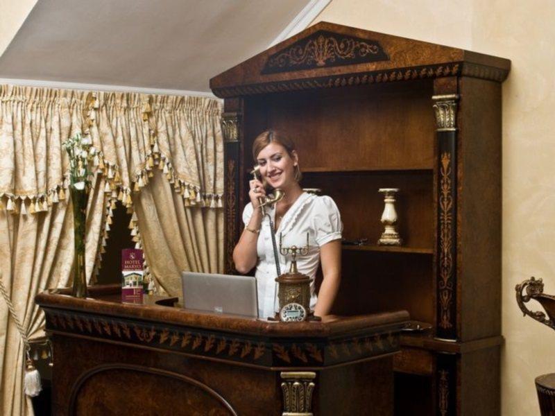 Hotel Maryo プロイェシュティ エクステリア 写真